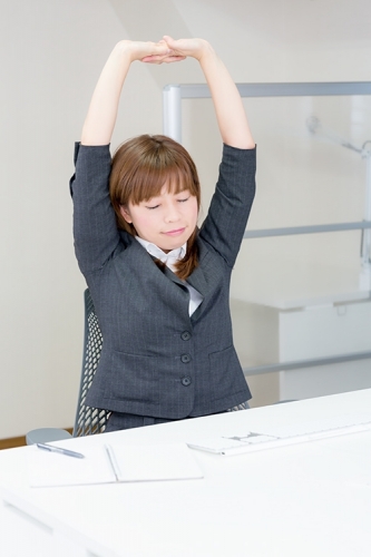 就活・勉強に頑張る大学生へ!今日からできる簡単肩こり対策!!