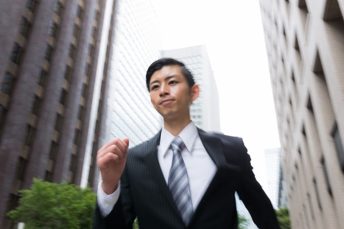 新卒1年目から稼げる!?自分を最大限に活かせる営業インターン!